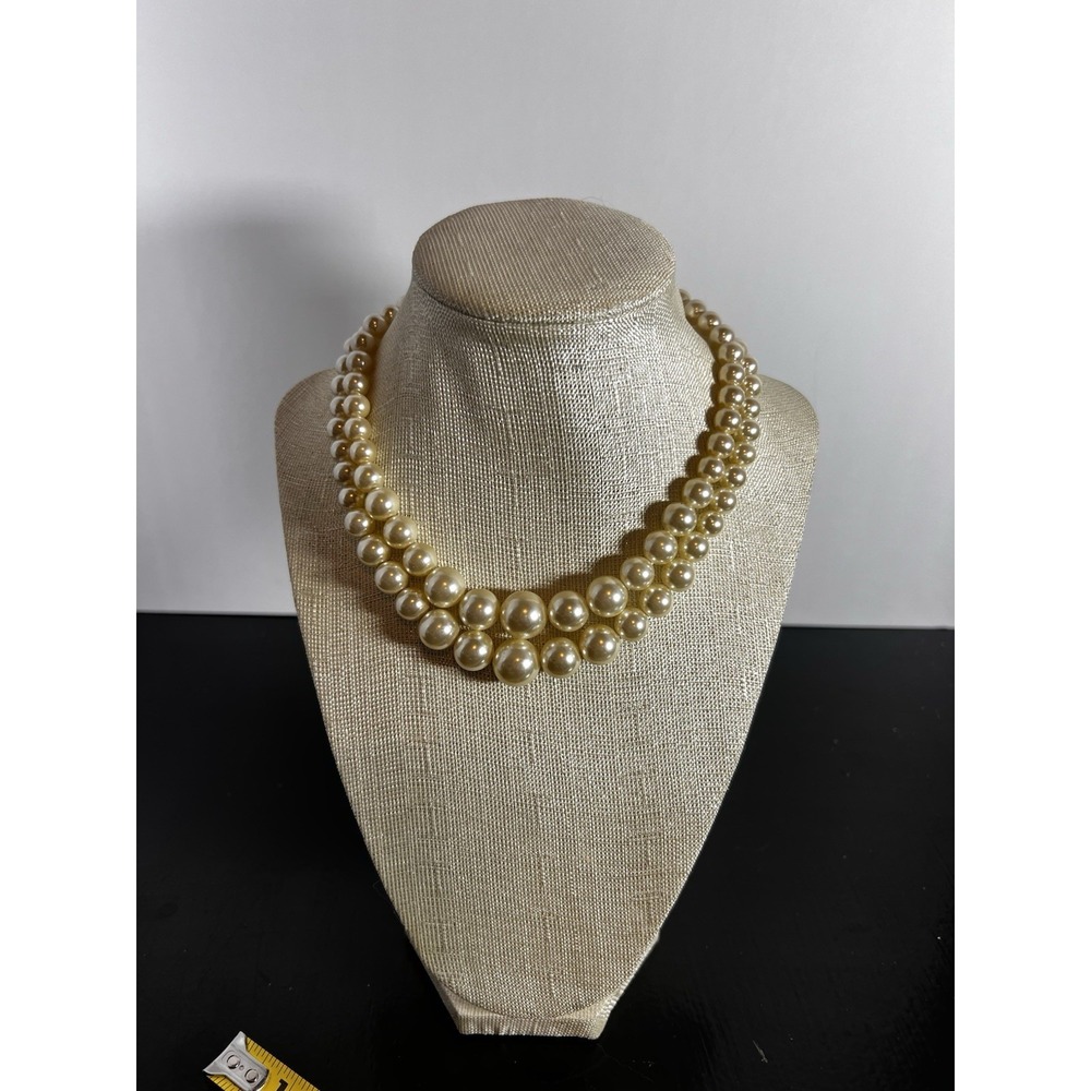 Double Strand Of Faux Pearls With Silver Tone Clasp Vintage‎ - Picture 4 of 5